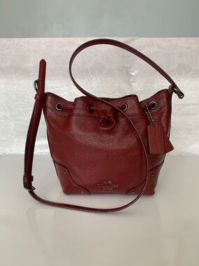 COACH Vintage Deep Burgundy Leather Drawstring Bucket Bag Timeless Crossbody